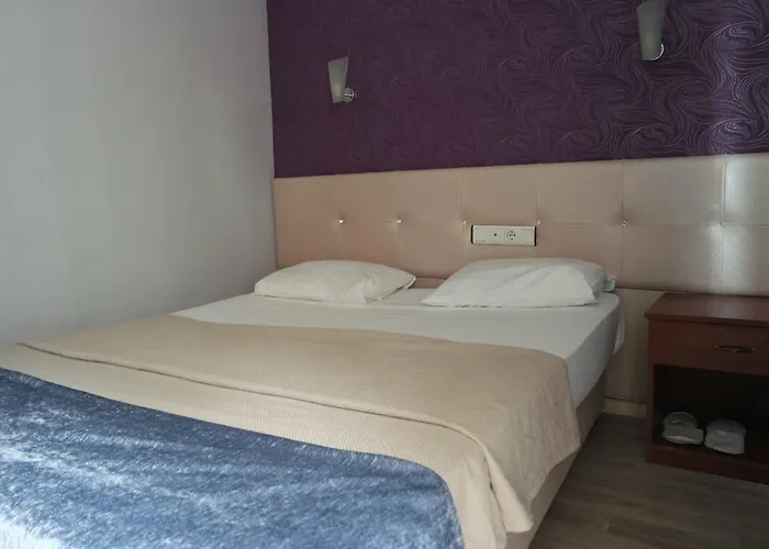 Glory ホテル マルマリス